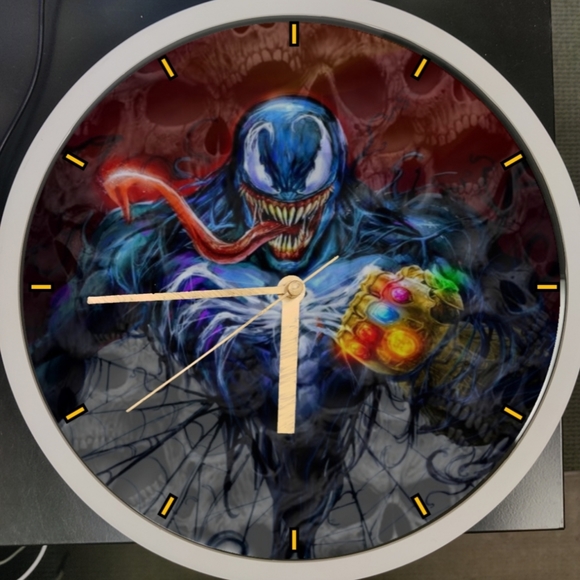 Venom Thanos glove led clock - Picture 2 of 3